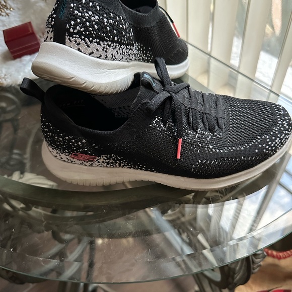 Sketchers with memory foam - Picture 8 of 9